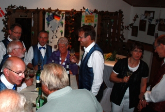 Der harte Kern in der Weinstube