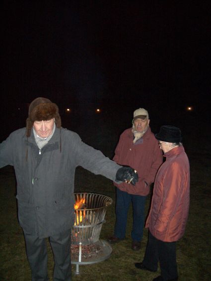 Ein warmer Hintern am Feuerkorb